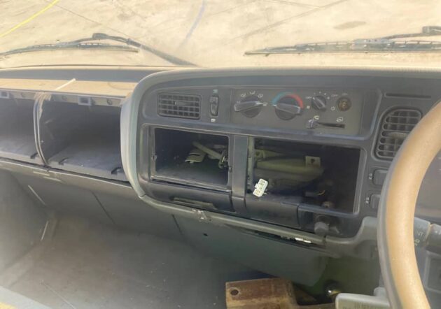 **Wrecking** 2001 Mitsubishi Canter FE65 - Image 4