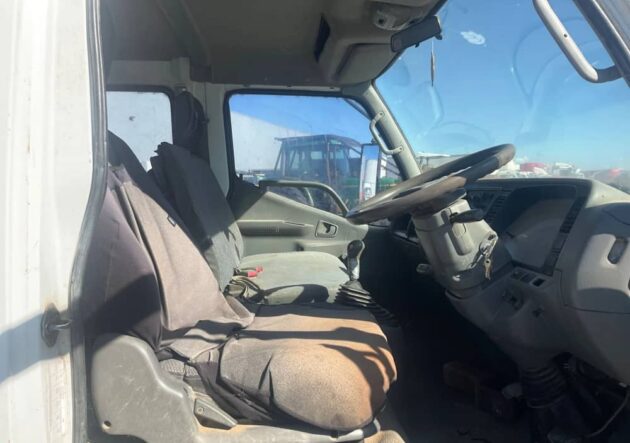 **Wrecking** 2001 Mitsubishi Canter FE65 - Image 6