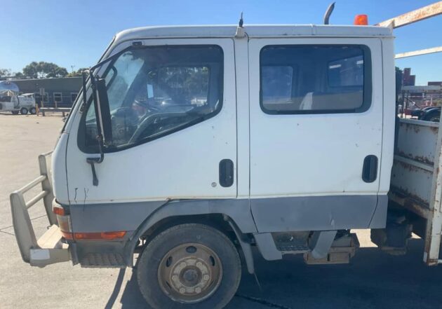 **Wrecking** 2001 Mitsubishi Canter FE65 - Image 17