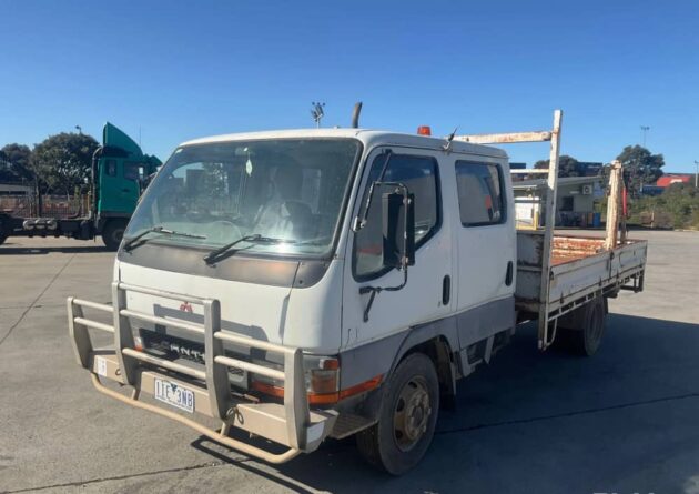 **Wrecking** 2001 Mitsubishi Canter FE65
