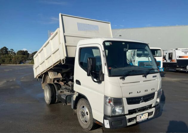 **Wrecking** 2001 Mitsubishi Canter FE65 - Image 33