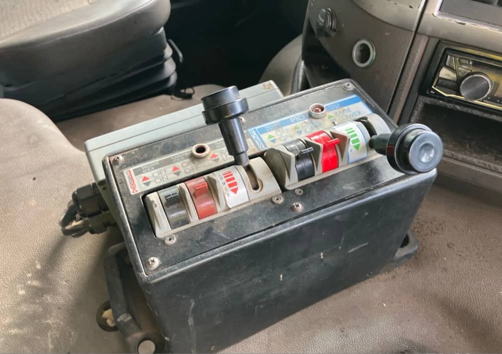 **Wrecking** 2003 Volvo FM12 - Image 2