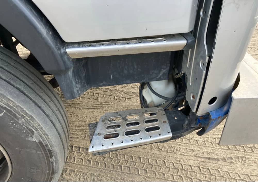 **Wrecking** 2003 Volvo FM12 - Image 10