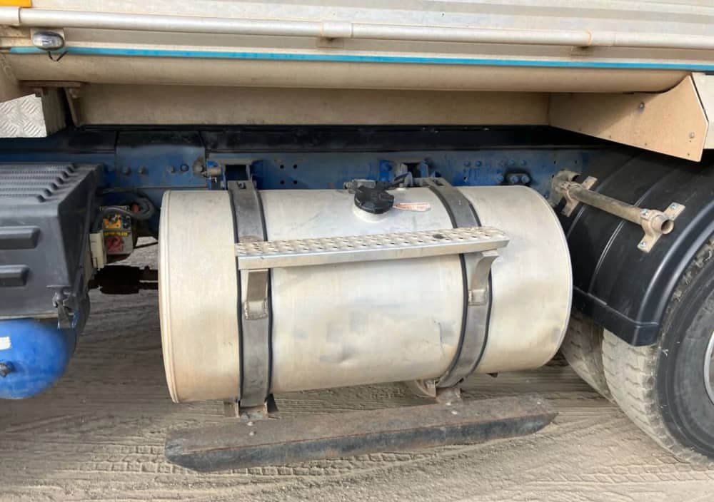 **Wrecking** 2003 Volvo FM12 - Image 11