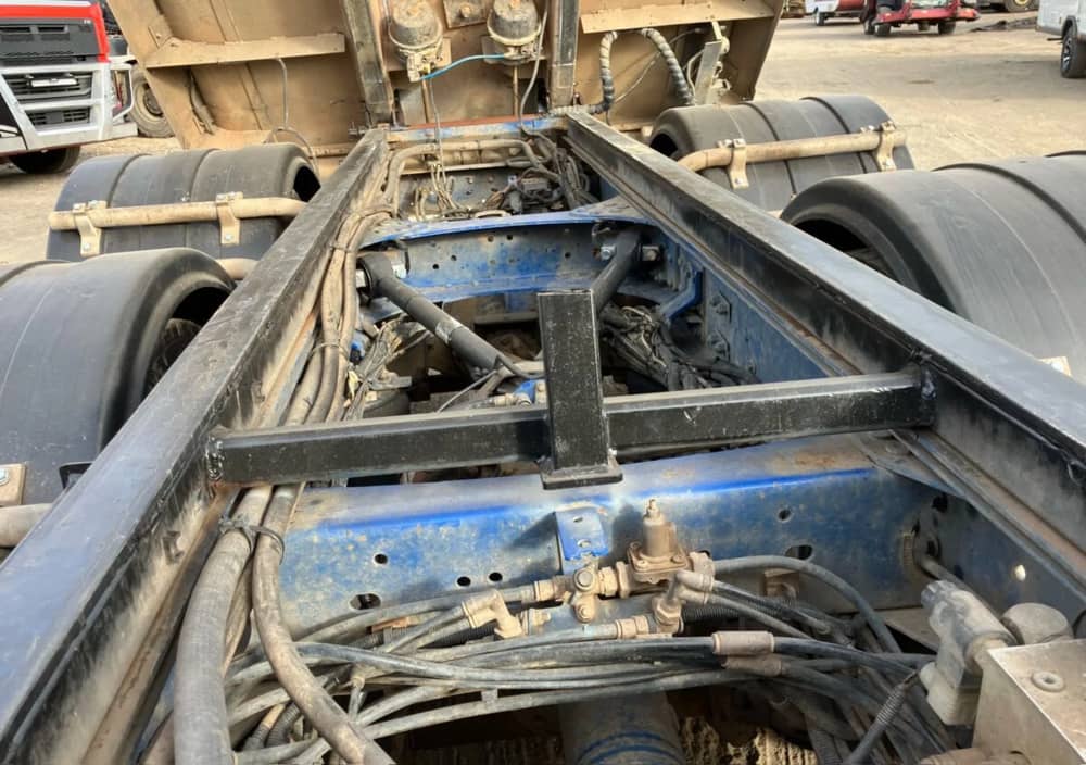 **Wrecking** 2003 Volvo FM12 - Image 24