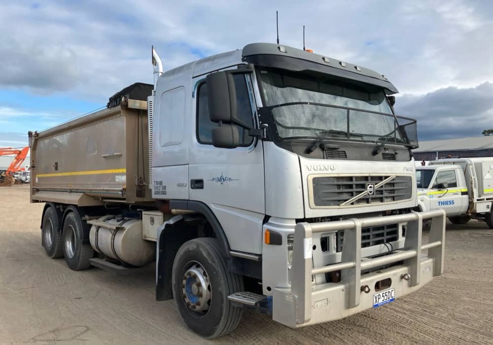 **Wrecking** 2003 Volvo FM12