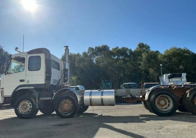 **Wrecking** 2007 Volvo FM480 - Image 3