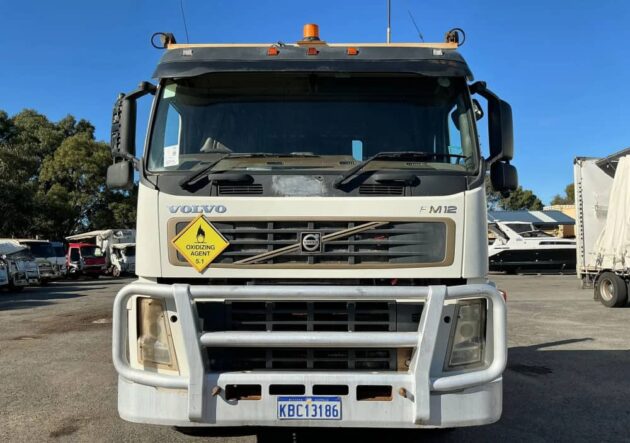 **Wrecking** 2007 Volvo FM480 - Image 5