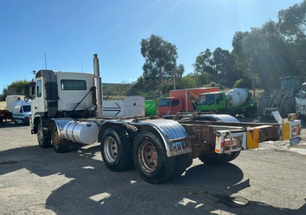 **Wrecking** 2007 Volvo FM480 - Image 6