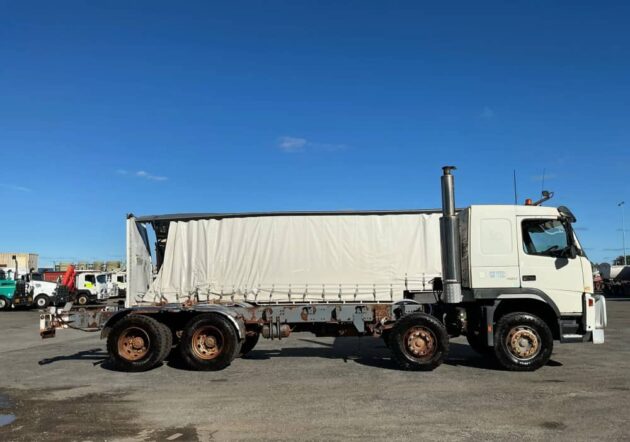 **Wrecking** 2007 Volvo FM480 - Image 7