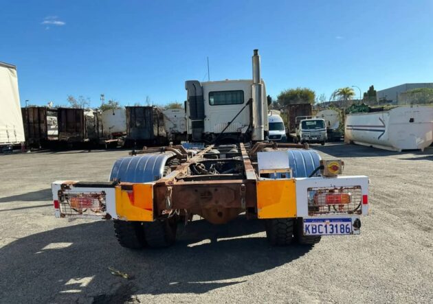 **Wrecking** 2007 Volvo FM480 - Image 11