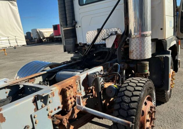 **Wrecking** 2007 Volvo FM480 - Image 20