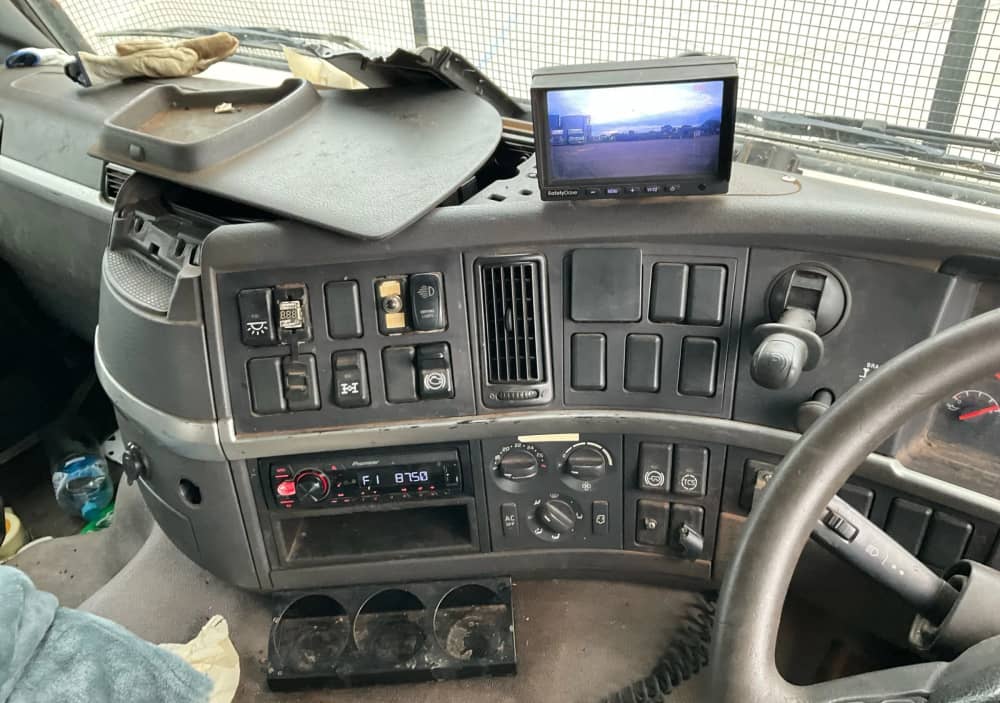 **Wrecking** 2006 Volvo FM9 - Image 4