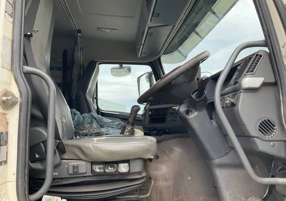 **Wrecking** 2006 Volvo FM9 - Image 6