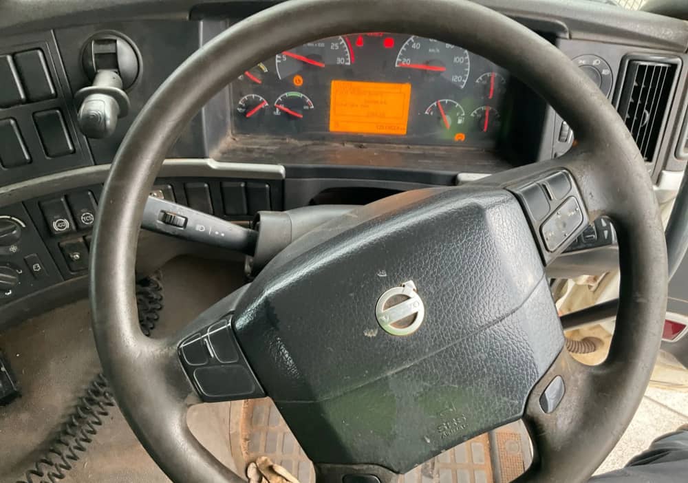 **Wrecking** 2006 Volvo FM9 - Image 8