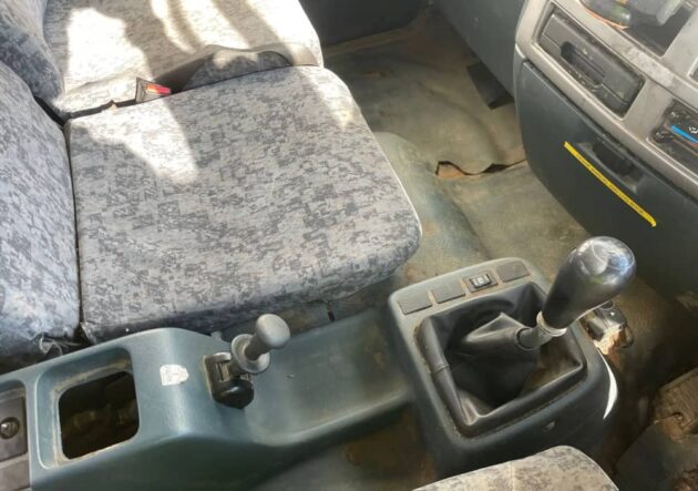 **Wrecking** 2010 Nissan UD MKB37A - Image 2