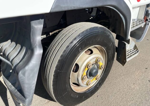 **Wrecking** 2010 Nissan UD MKB37A - Image 5