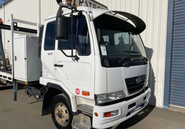 **Wrecking** 2010 Nissan UD MKB37A - Image 6