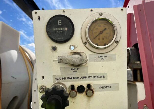 **Wrecking** 2010 Nissan UD MKB37A - Image 7