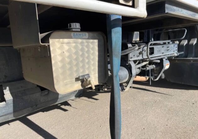 **Wrecking** 2010 Nissan UD MKB37A - Image 11