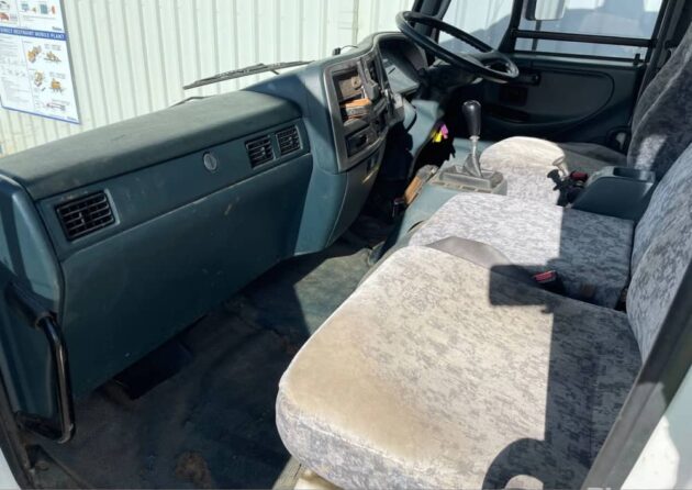 **Wrecking** 2010 Nissan UD MKB37A - Image 17