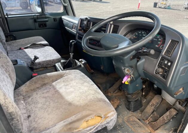 **Wrecking** 2010 Nissan UD MKB37A - Image 18