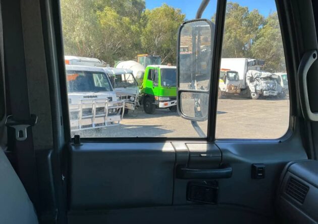 **Wrecking** 2007 Nissan UD MKB215 - Image 2