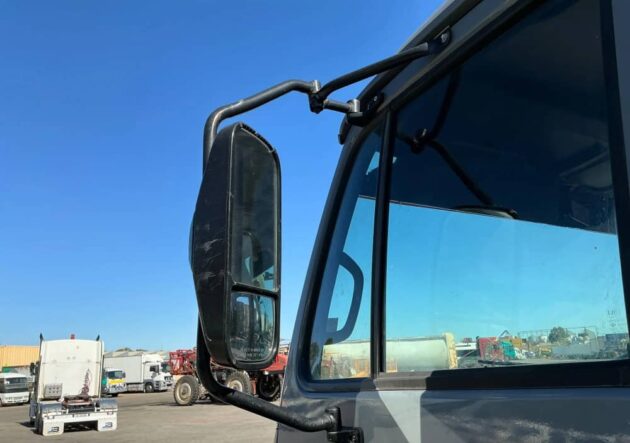 **Wrecking** 2007 Nissan UD MKB215 - Image 14