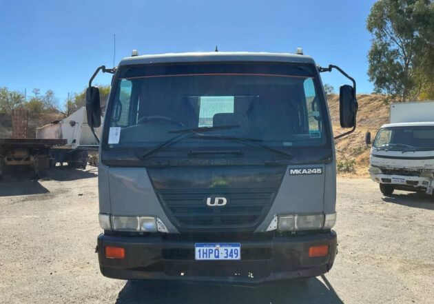 **Wrecking** 2007 Nissan UD MKB215