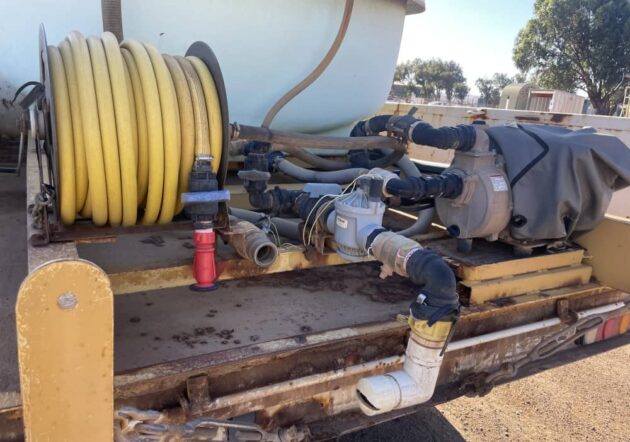 **Wrecking** 2010 Nissan UD MKB37A - Image 12