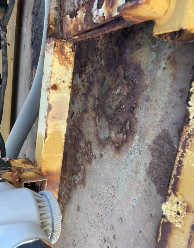 **Wrecking** 2010 Nissan UD MKB37A - Image 13