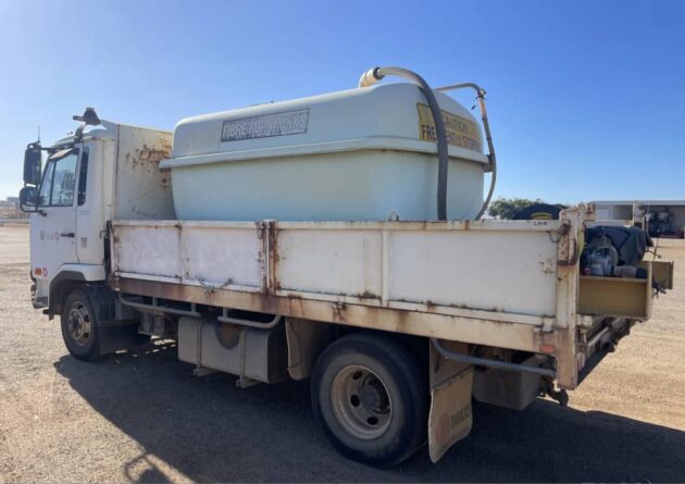**Wrecking** 2010 Nissan UD MKB37A - Image 17