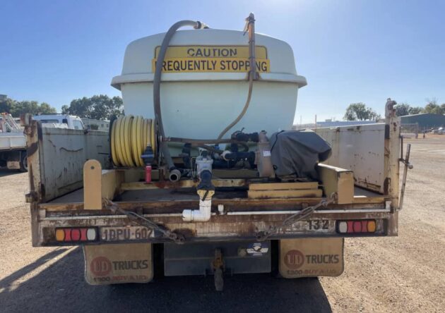 **Wrecking** 2010 Nissan UD MKB37A - Image 20