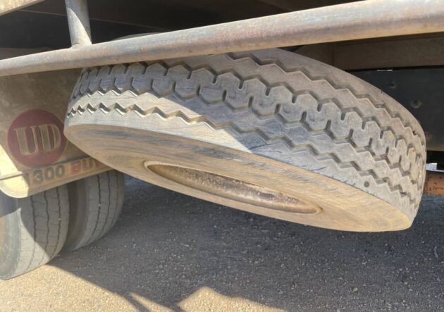 **Wrecking** 2010 Nissan UD MKB37A - Image 3