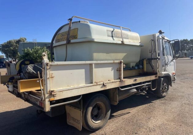 **Wrecking** 2010 Nissan UD MKB37A - Image 21