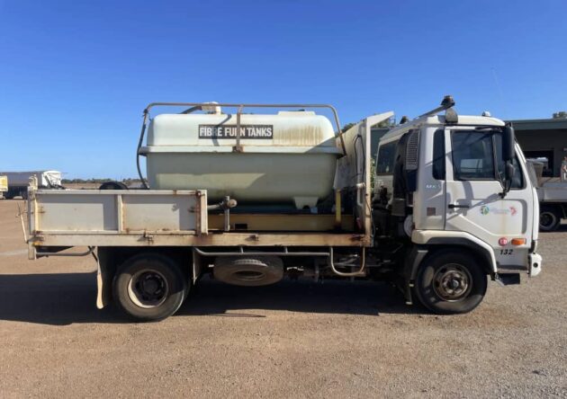 **Wrecking** 2010 Nissan UD MKB37A - Image 24