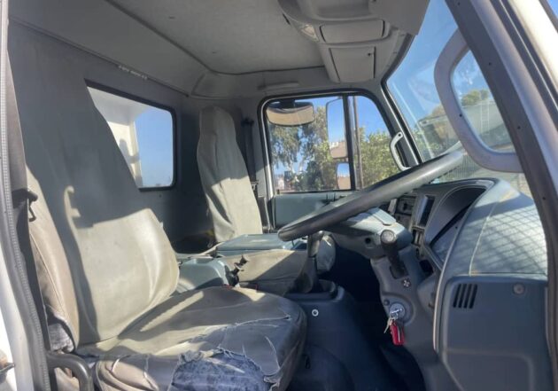 **Wrecking** 2010 Nissan UD MKB37A - Image 7