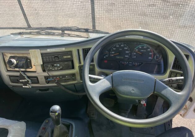 **Wrecking** 2010 Nissan UD MKB37A - Image 8
