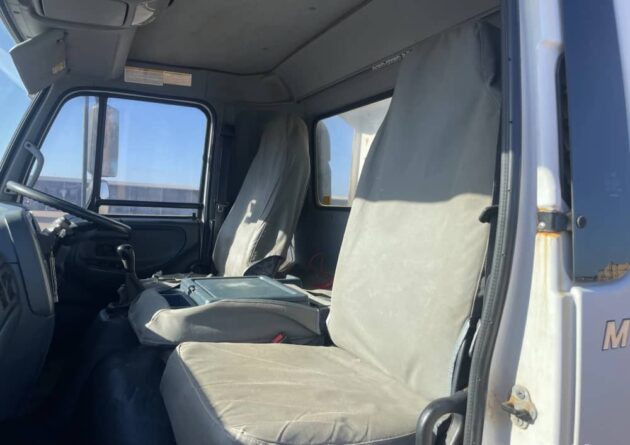**Wrecking** 2010 Nissan UD MKB37A - Image 9