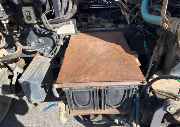 **Wrecking** 2009 Nissan UD MKB37A - Image 12
