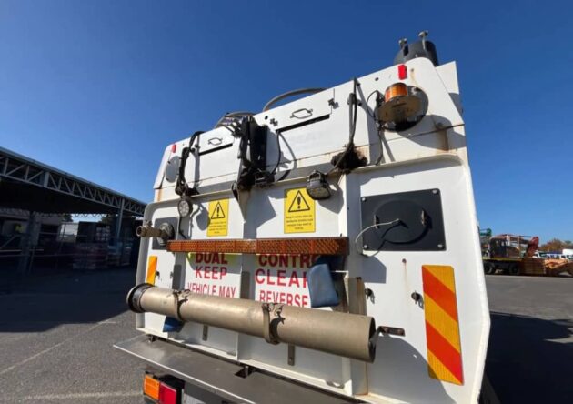 **Wrecking** 2009 Nissan UD MKB37A - Image 13