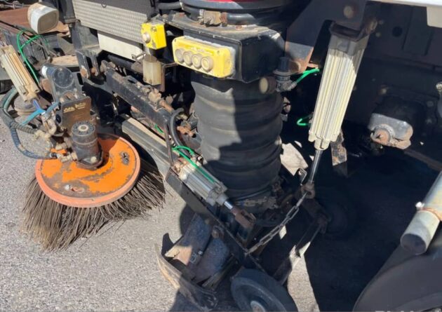 **Wrecking** 2009 Nissan UD MKB37A - Image 16