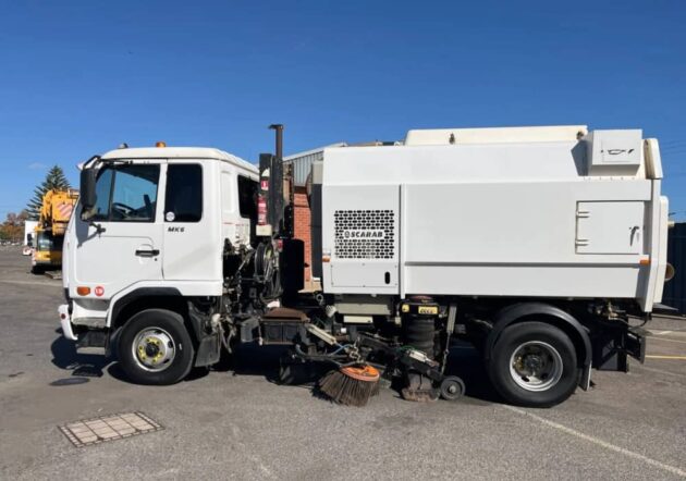 **Wrecking** 2009 Nissan UD MKB37A - Image 20