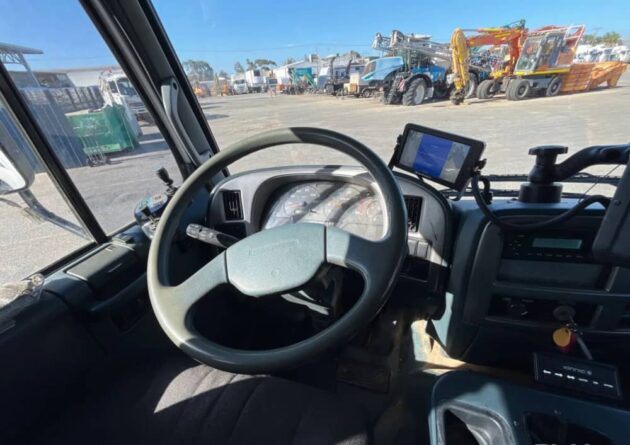 **Wrecking** 2009 Nissan UD MKB37A - Image 3