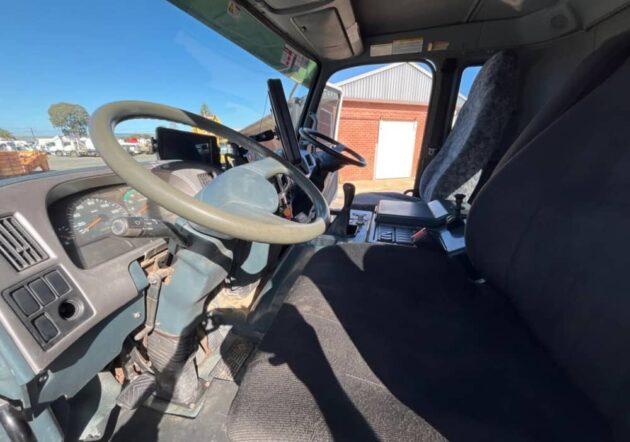 **Wrecking** 2009 Nissan UD MKB37A - Image 5