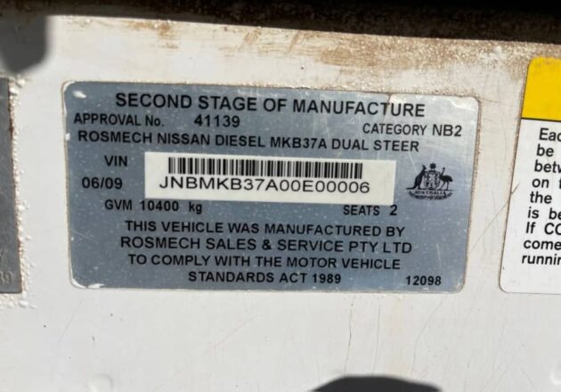 **Wrecking** 2009 Nissan UD MKB37A - Image 10