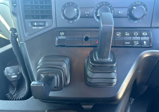 **Wrecking** 2020 Mercedes Benz Actros 2643 - Image 11