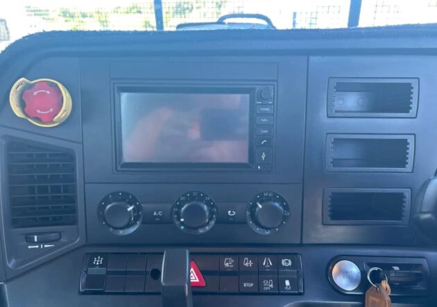 **Wrecking** 2020 Mercedes Benz Actros 2643 - Image 12