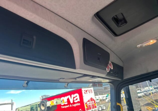 **Wrecking** 2020 Mercedes Benz Actros 2643 - Image 4