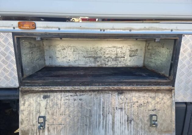 **Wrecking** 2009 Scania P380 - Image 9